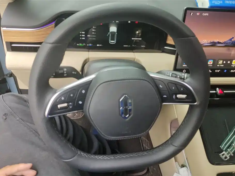 AITO Ask the world M5