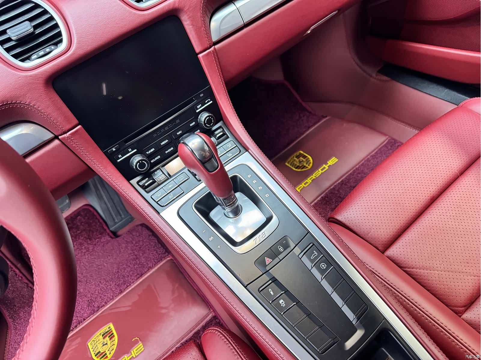 Porsche Cayman, 2018 все фото