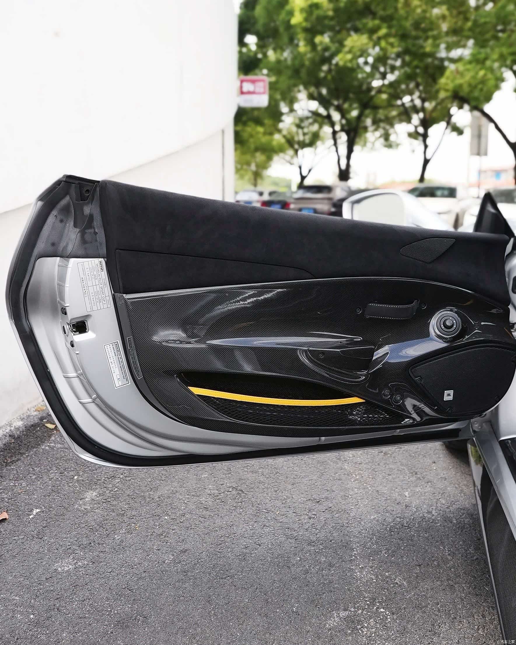 Ferrari 488, 2019 15