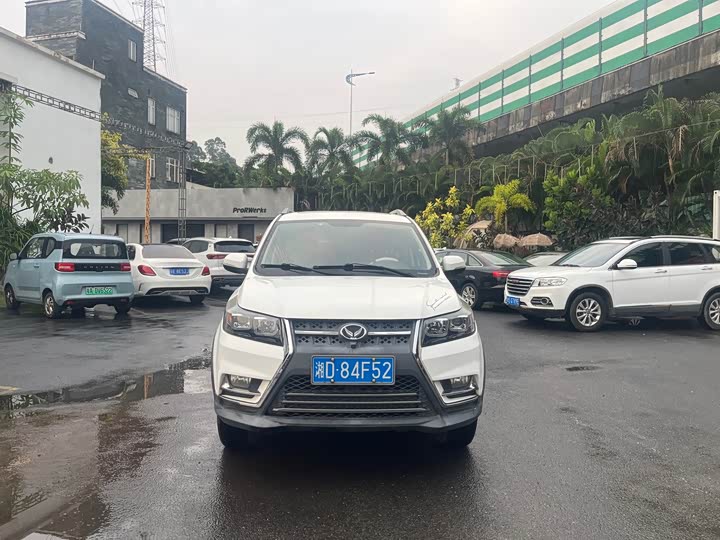 BAIC Huansu S3 2016 S3L 1.5L МКПП Премиум