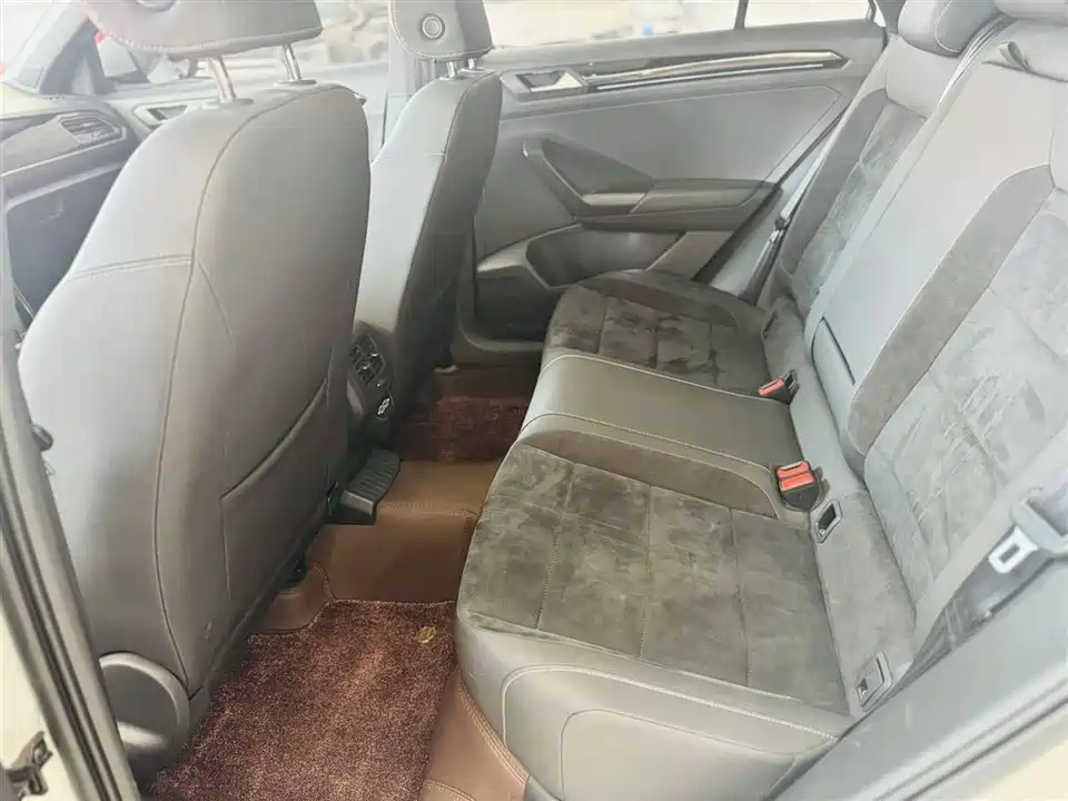 Volkswagen T-ROC exploring Songs