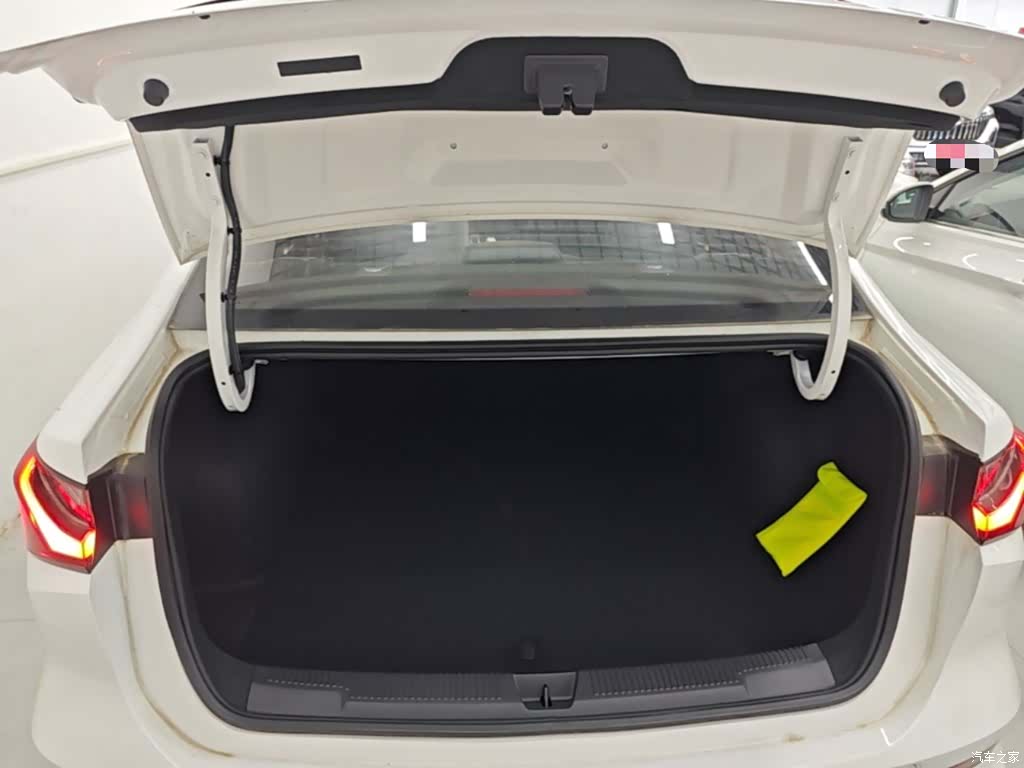 Roewe i5, 2025 19