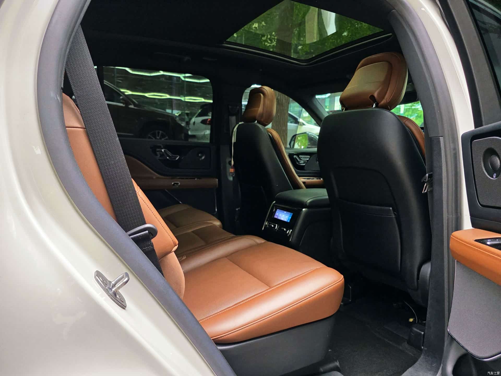 Lincoln Aviator, 2023 27