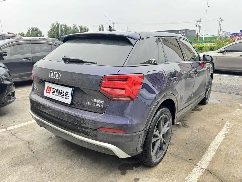 Audi Q2L