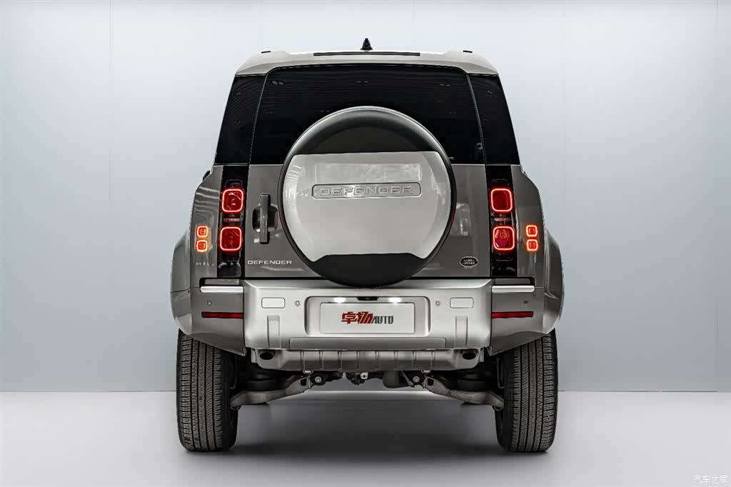 Land Rover Defender, 2024 6