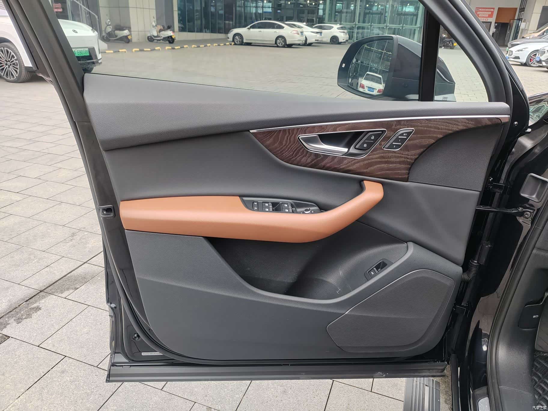 Audi Q7, 2020 все фото