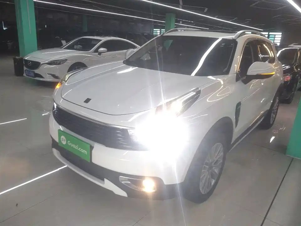 Lynk & Co 01