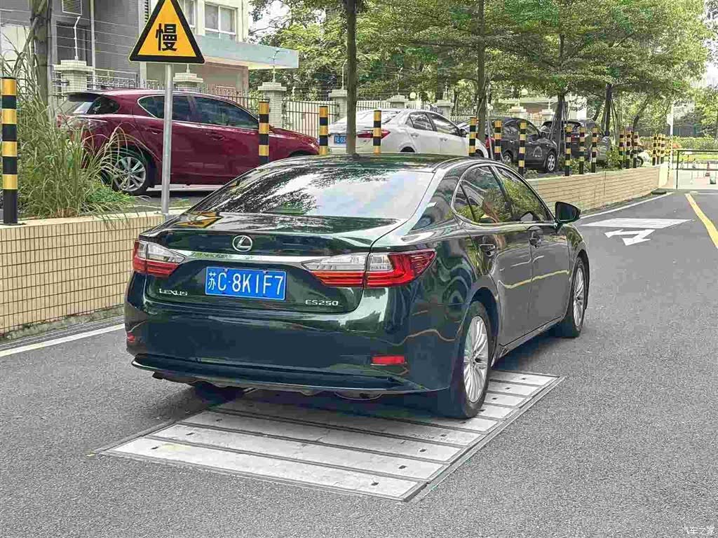 Lexus ES, 2017 все фото