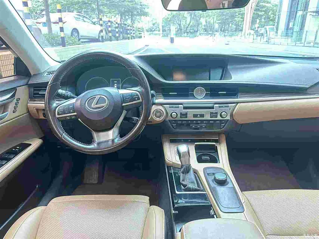 Lexus ES, 2017 4