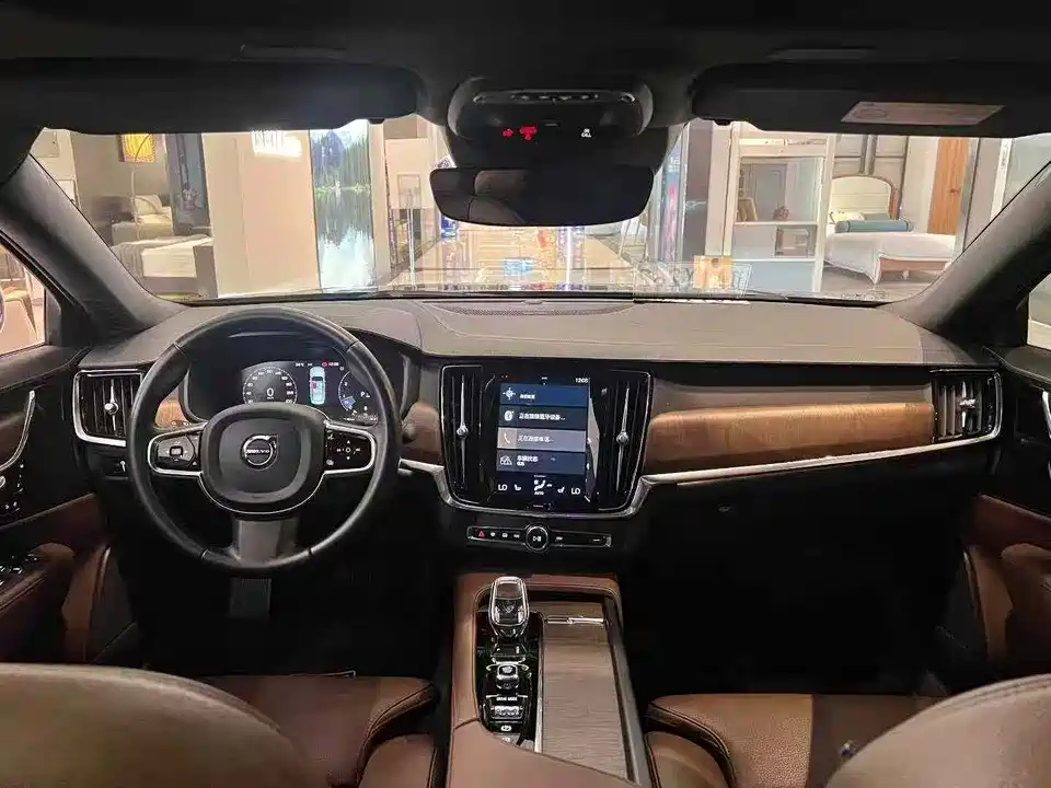 Volvo S90