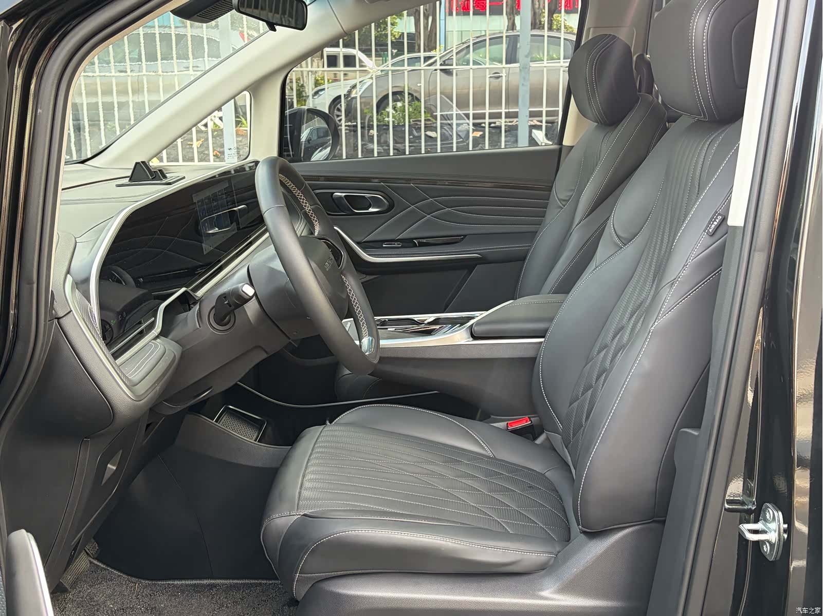 Maxus G90, 2024 9