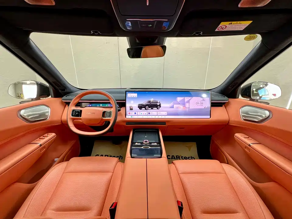 Lynk & Co 900