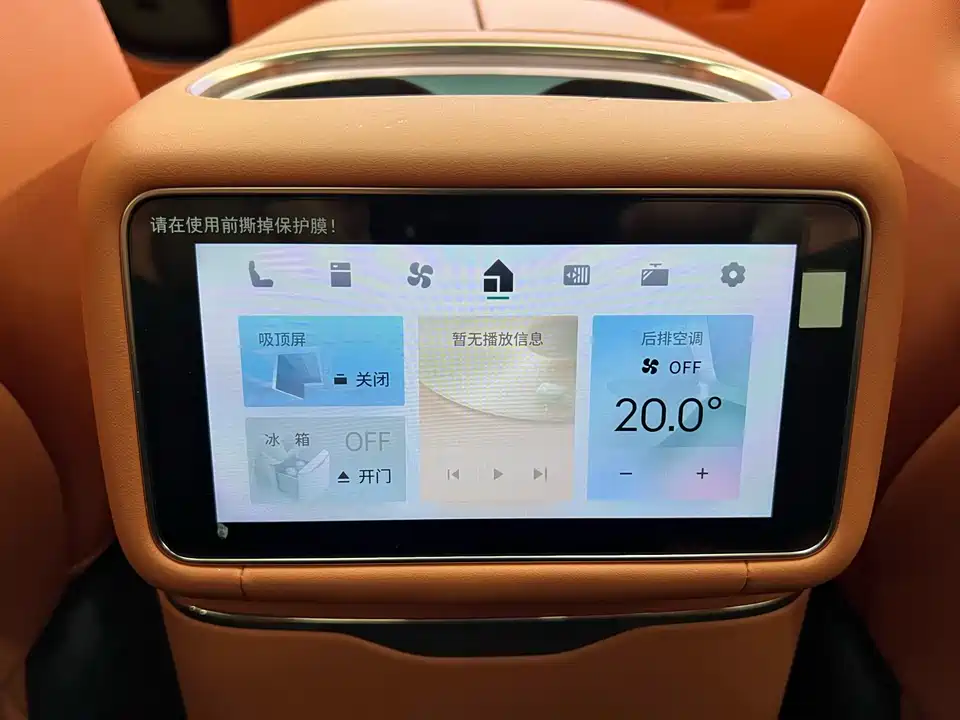 Lynk & Co 900
