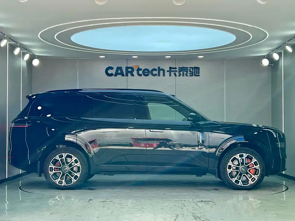 Lynk & Co 900