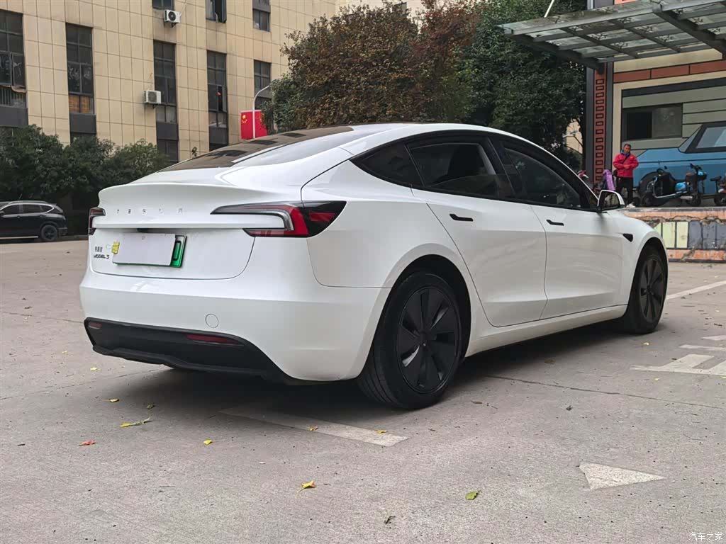 Tesla Model 3, 2024 15