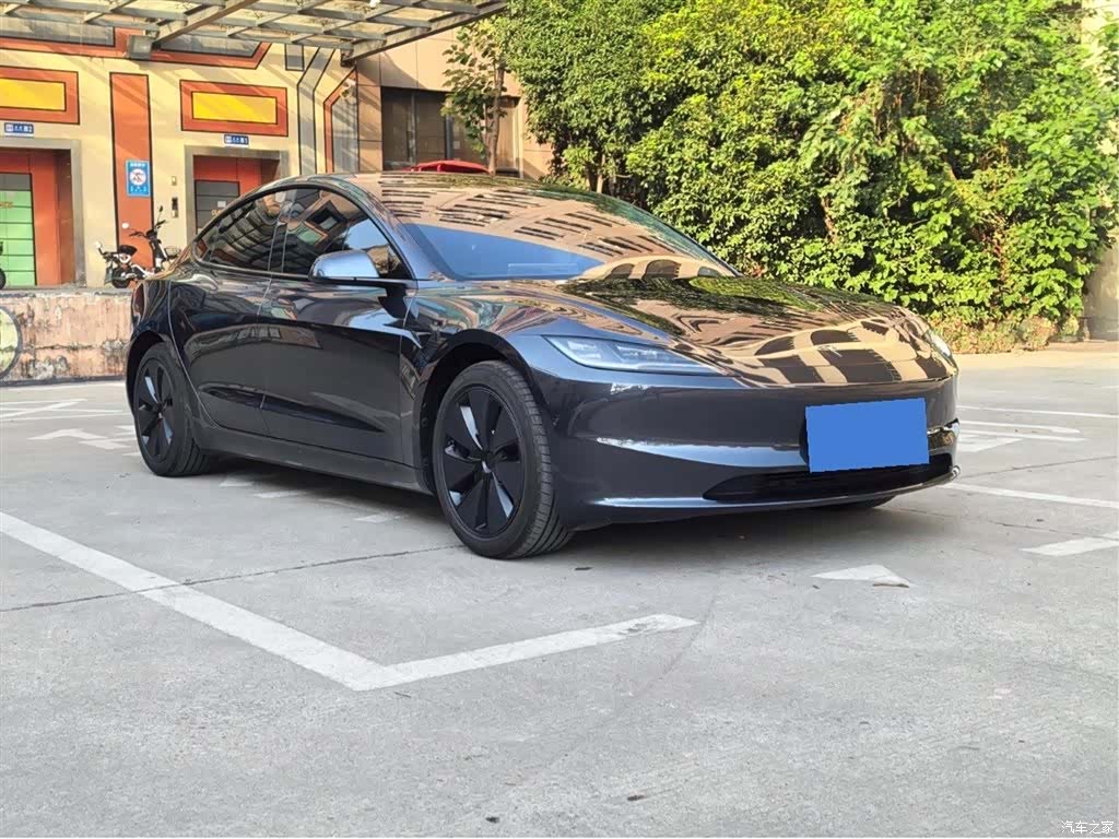 Tesla Model 3, 2025 3