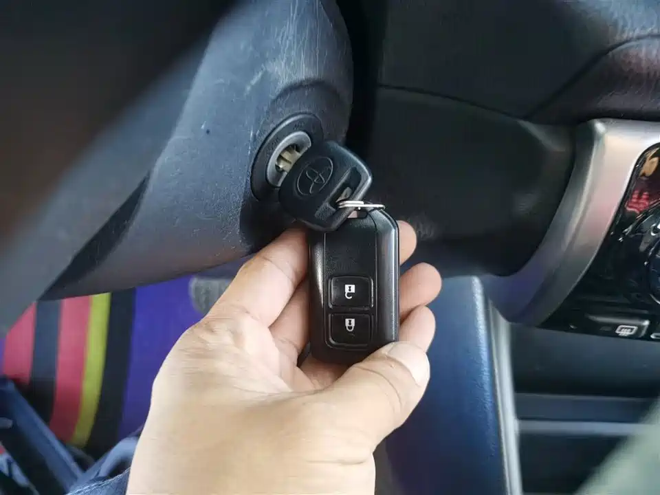 Toyota YARiS L to enjoy