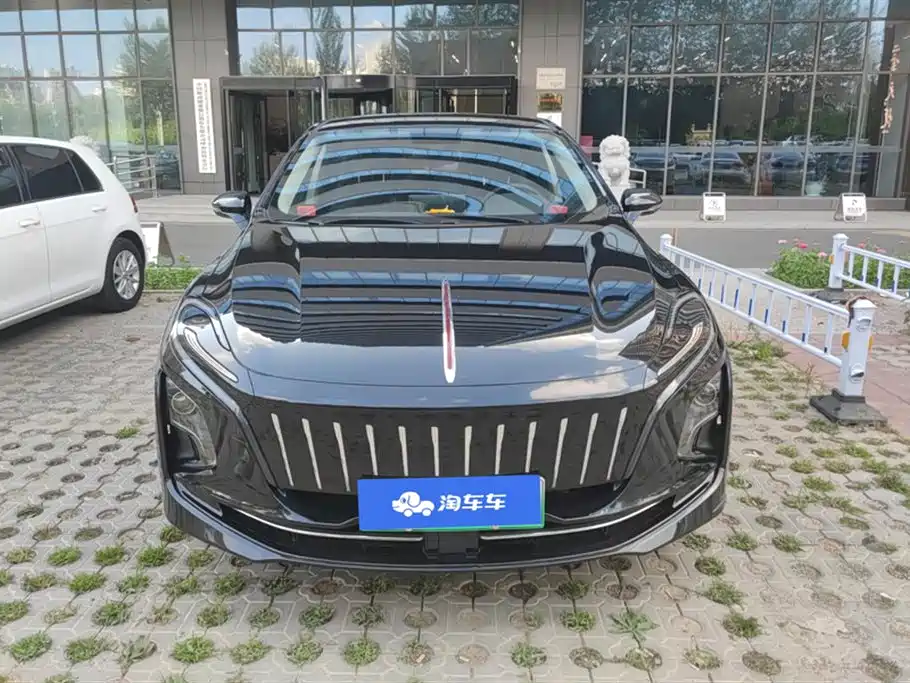 Hongqi E-QM5