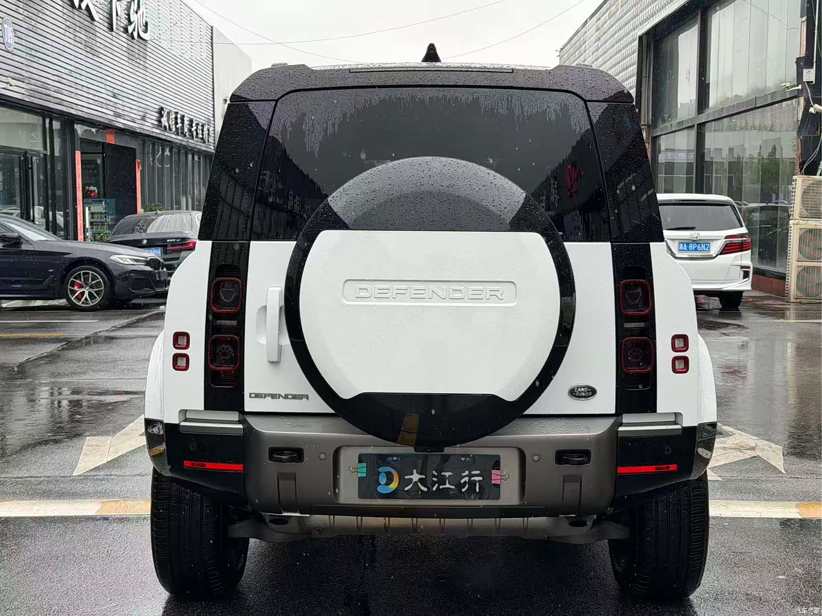 Land Rover Defender, 2025 12