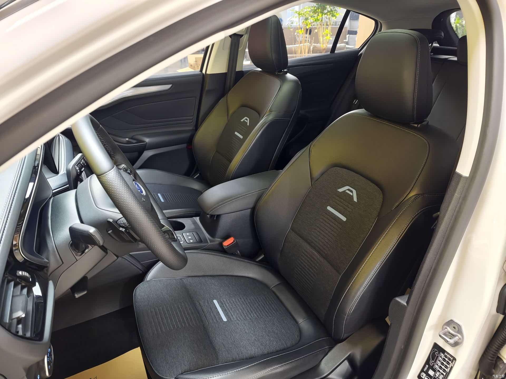 Ford Focus, 2022 15