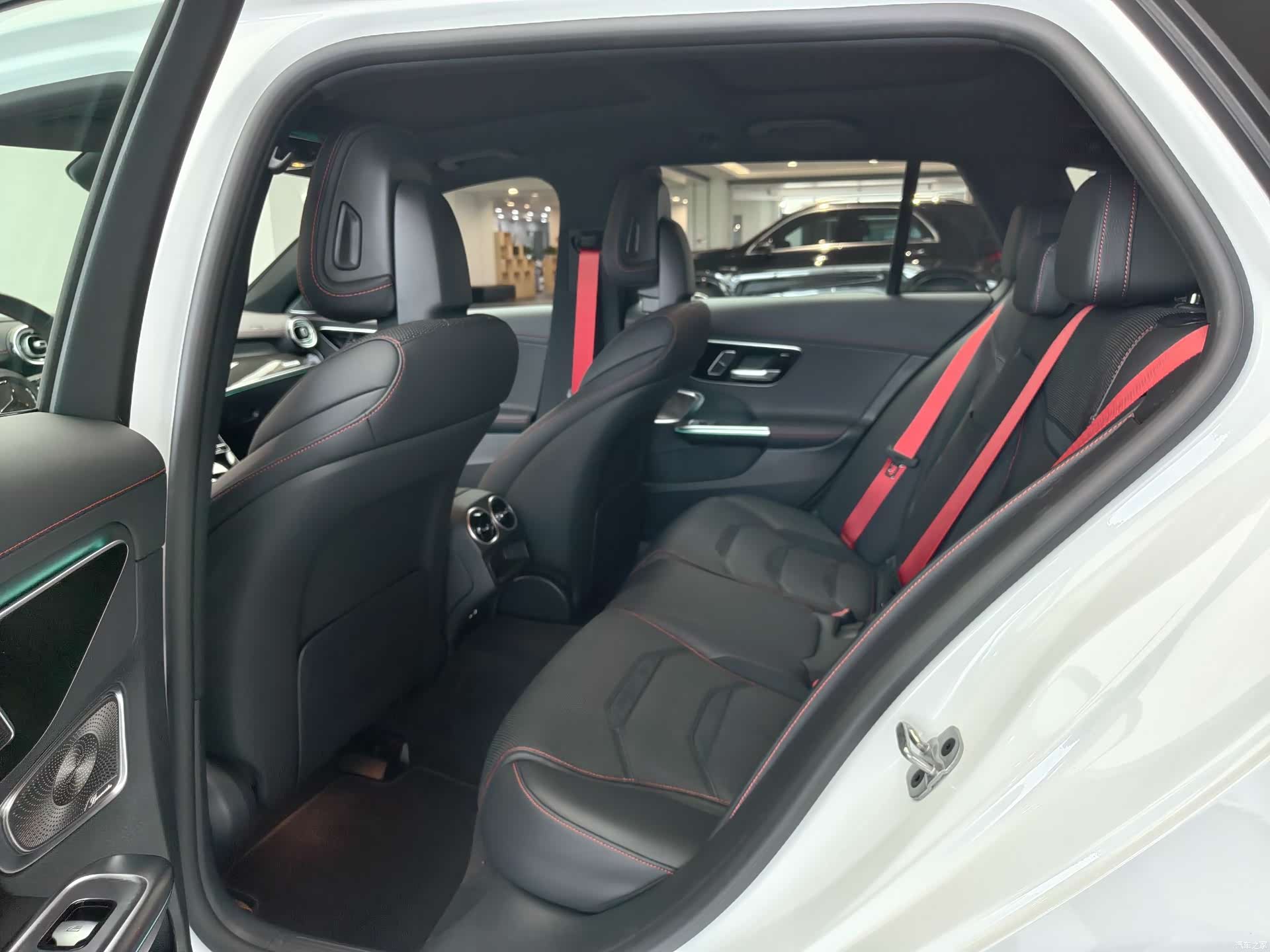 Mercedes-Benz C-Class, 2025 11