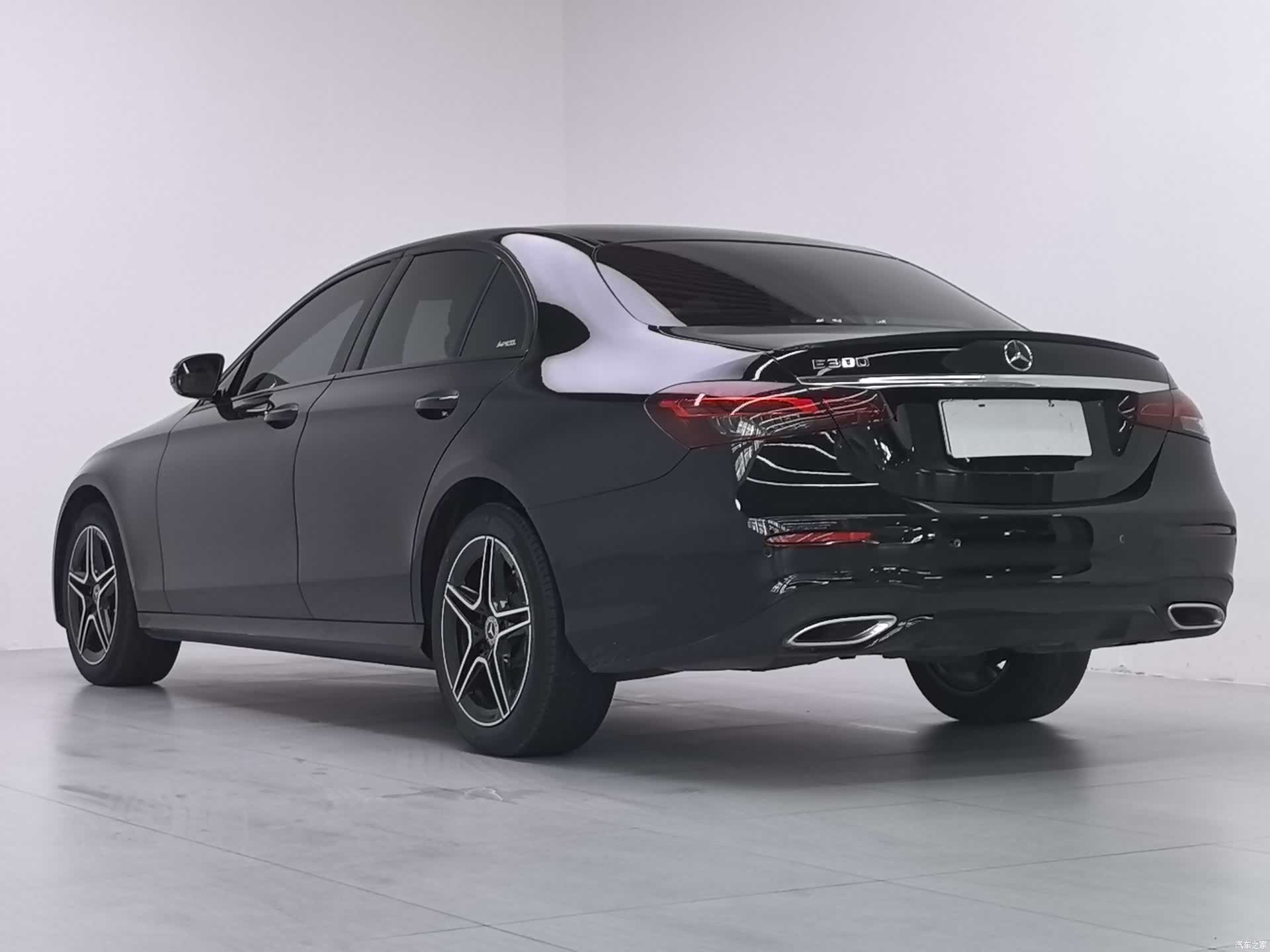 Mercedes-Benz E-Class, 2023 4
