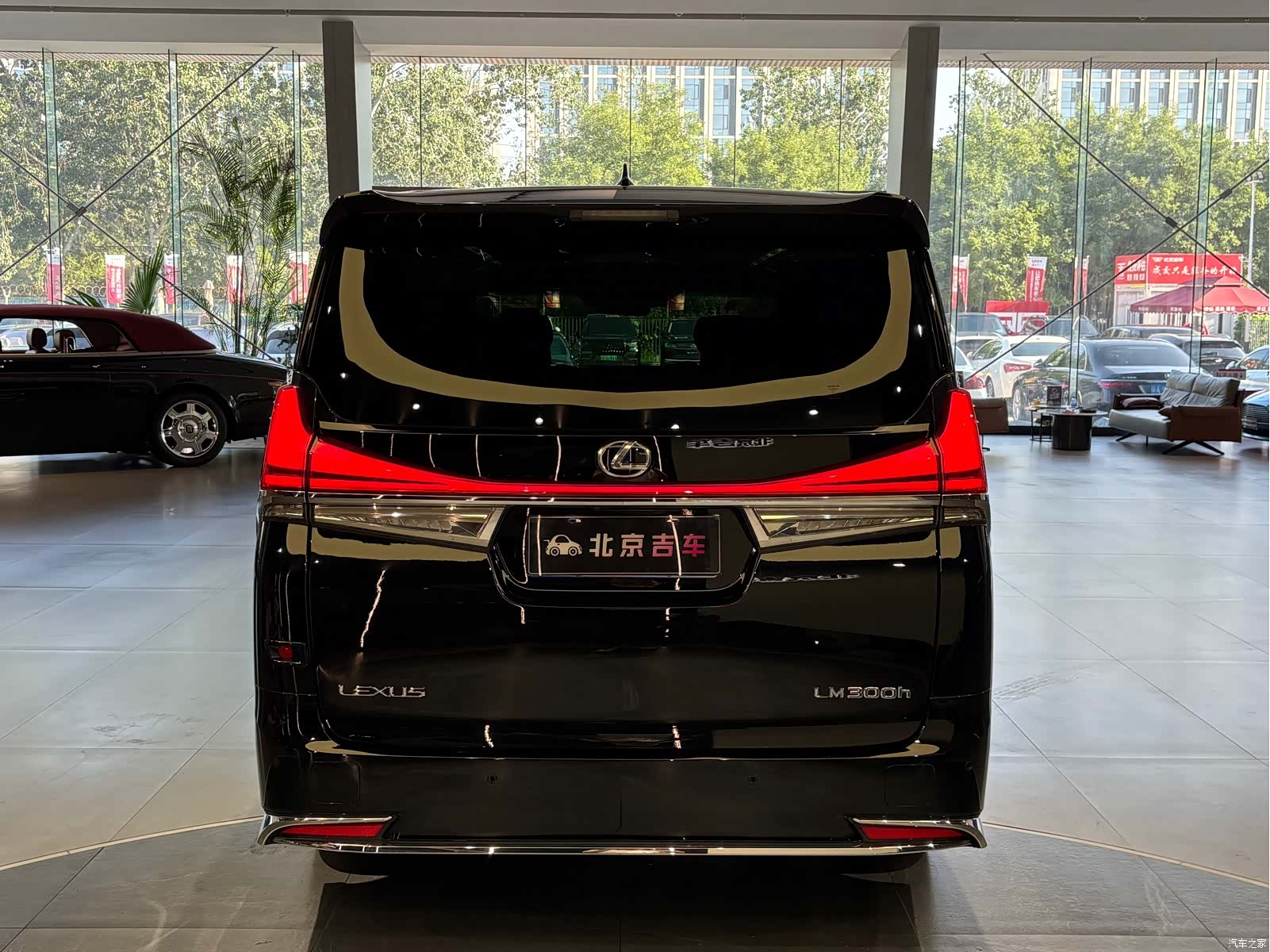 Lexus LM, 2021 21