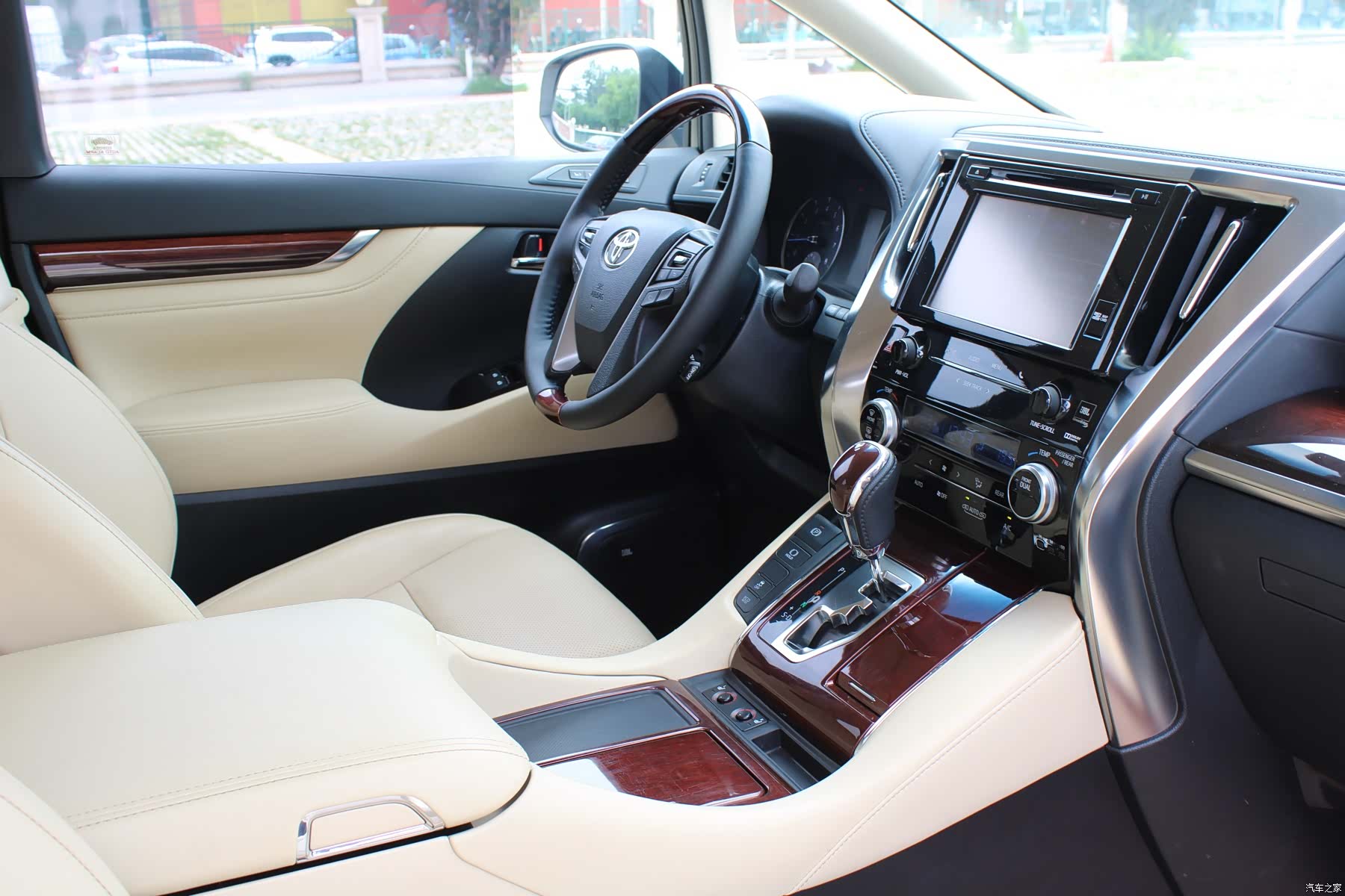 Toyota Alphard, 2016 12