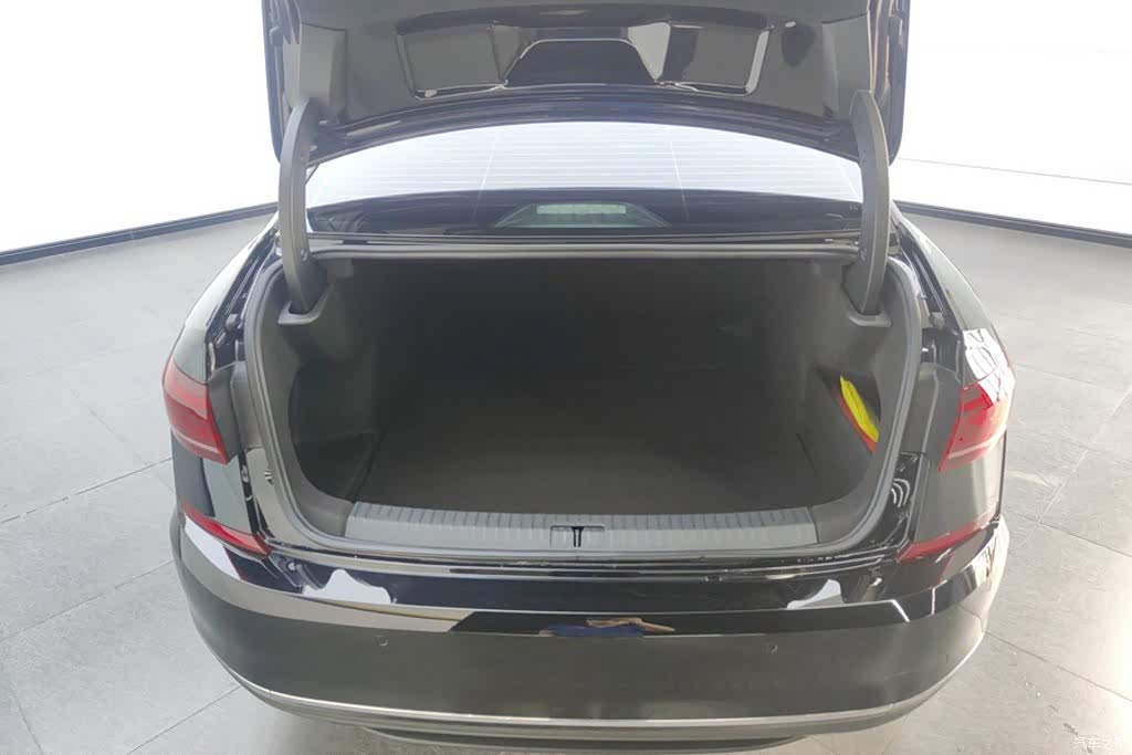 Volkswagen Passat, 2024 4
