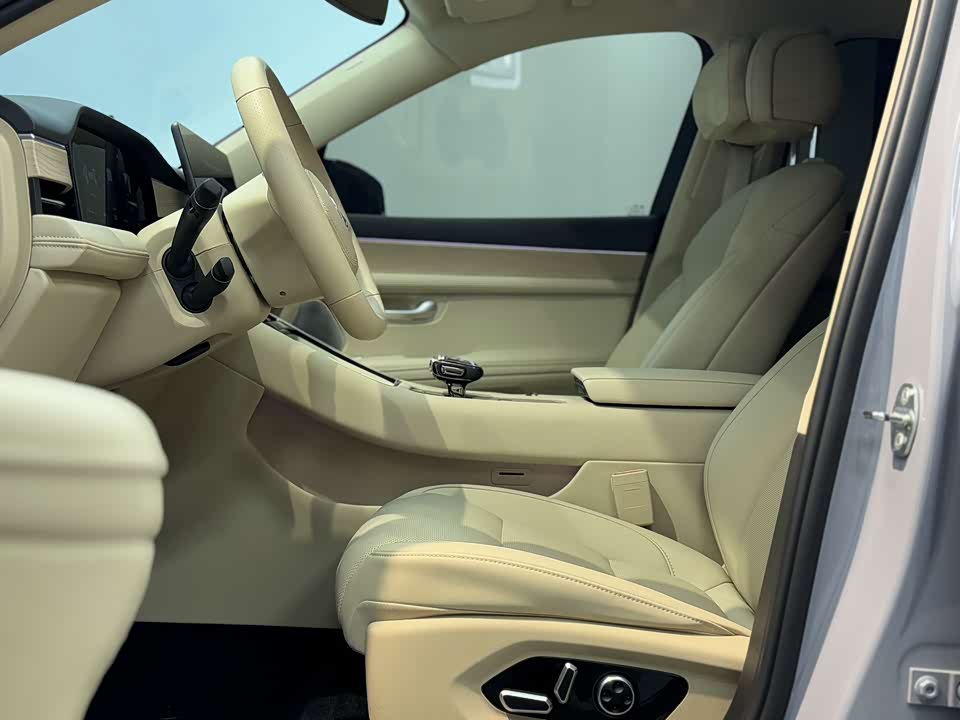 AITO Ask the world M5