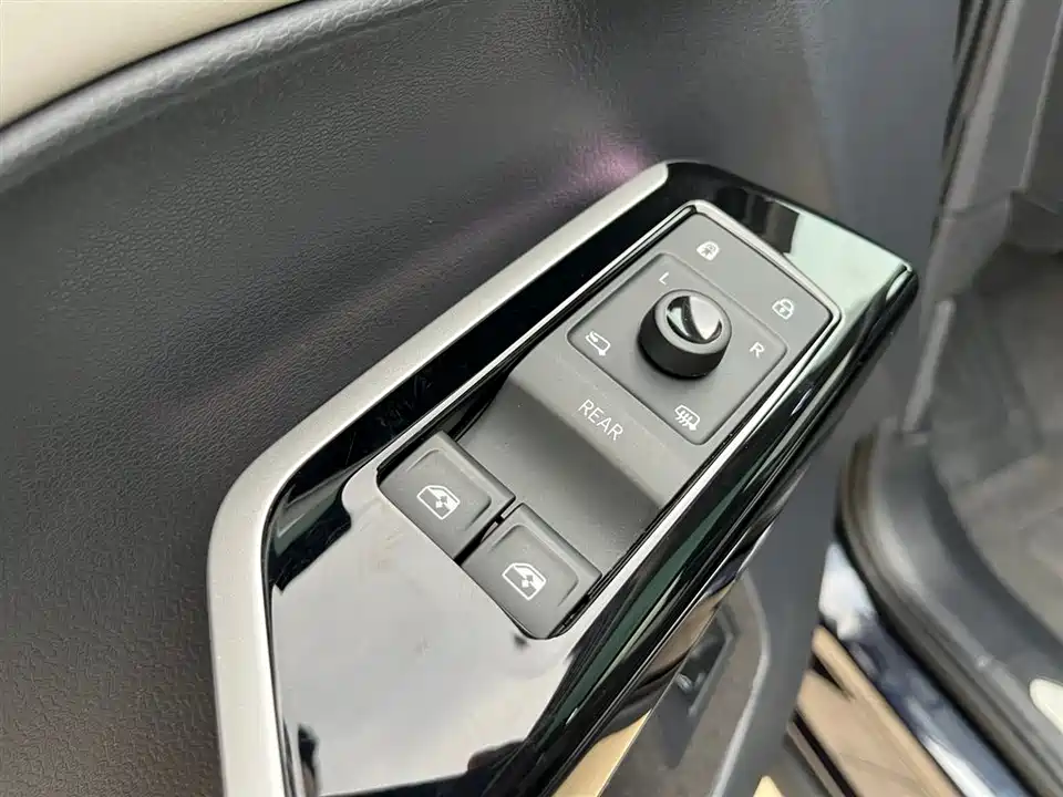 Volkswagen ID.6 CROZZ