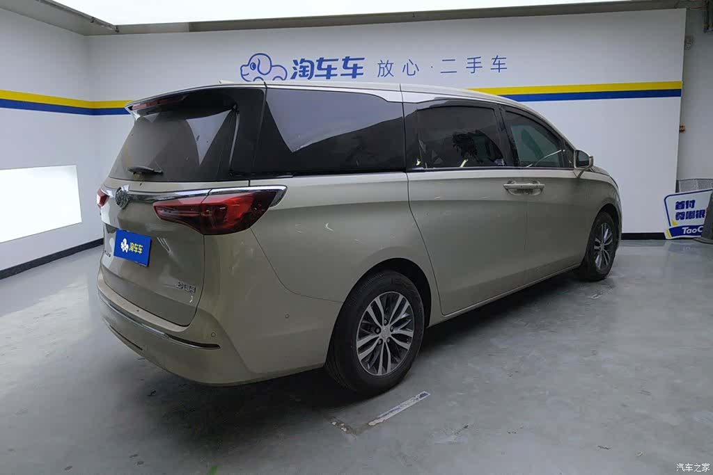 Buick GL8, 2022 3