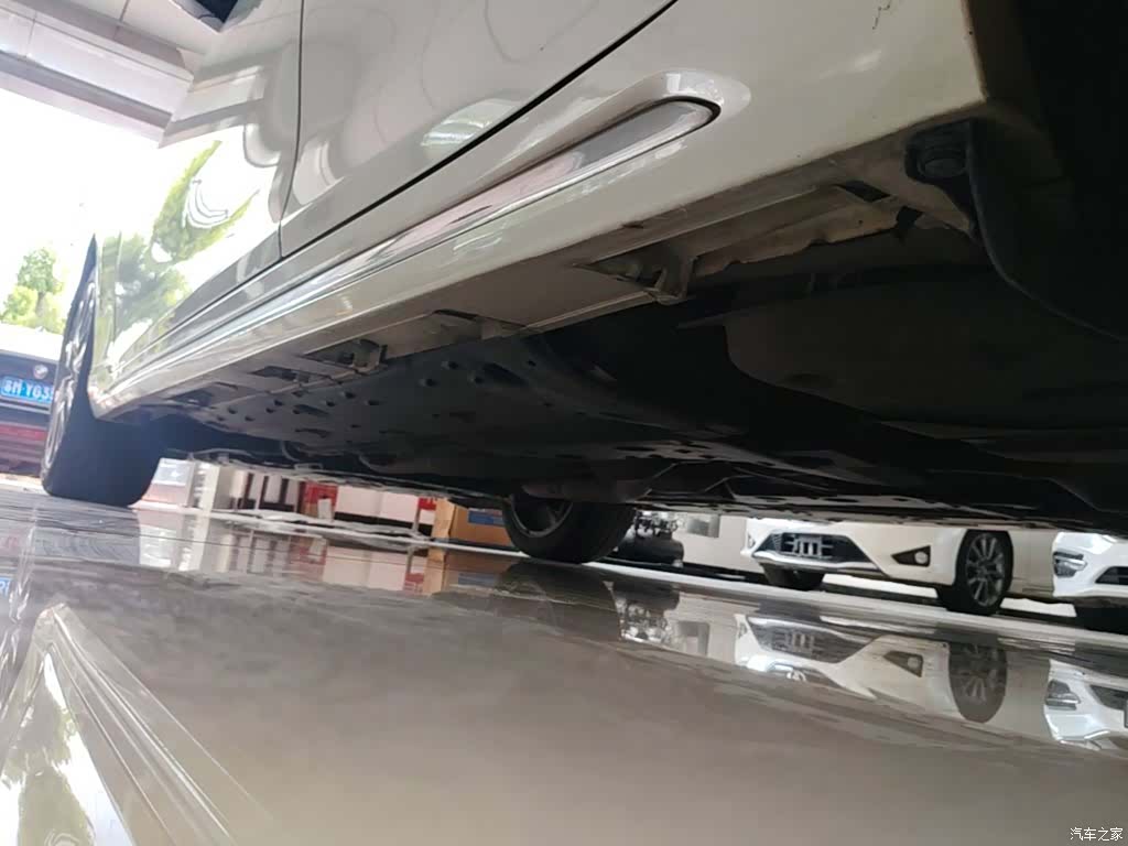 Toyota 2.5V, 2017 22