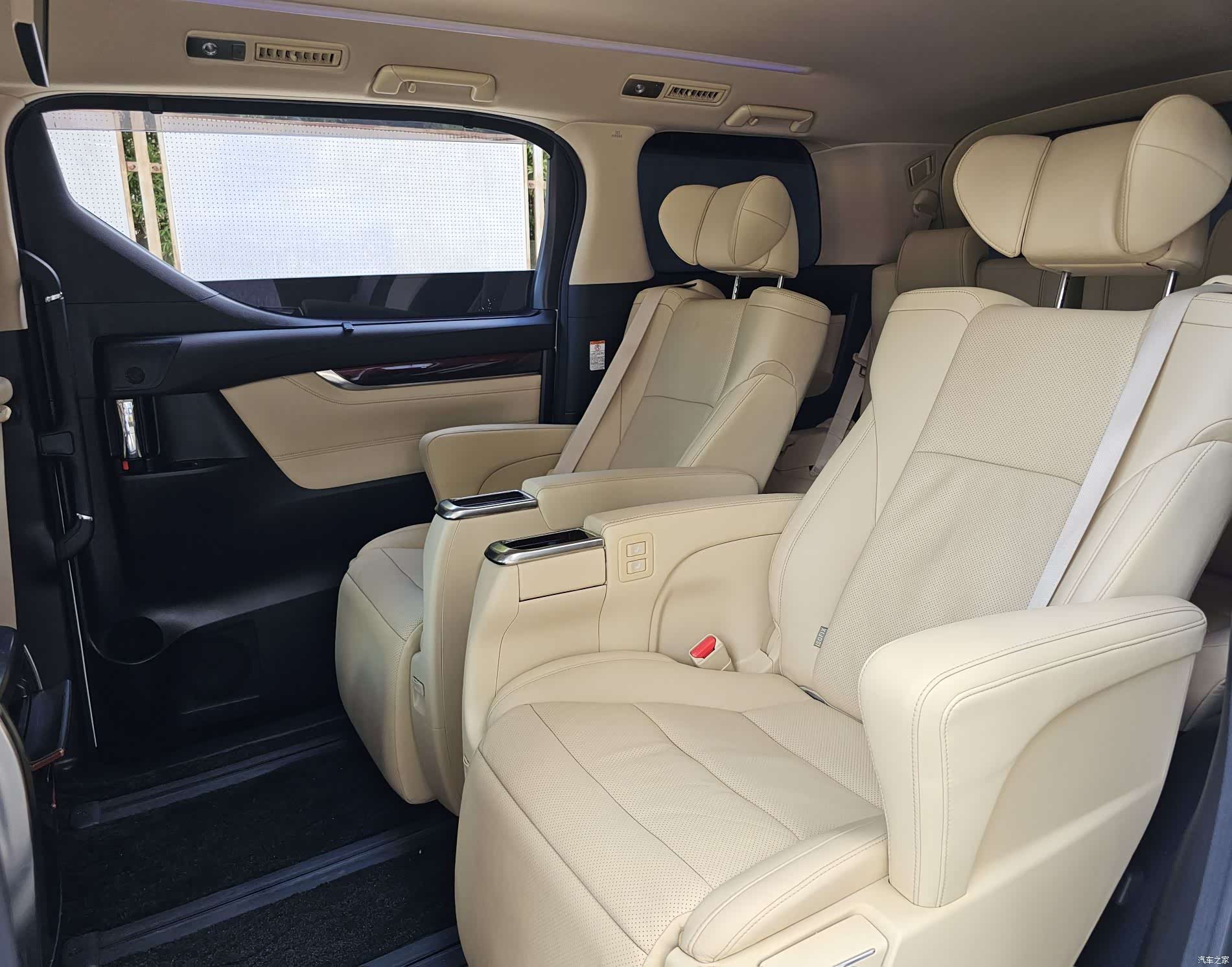 Toyota Alphard, 2026 6
