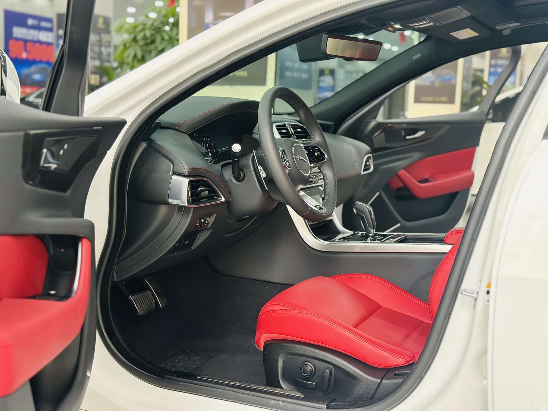 Land Rover XEL, 2021 4