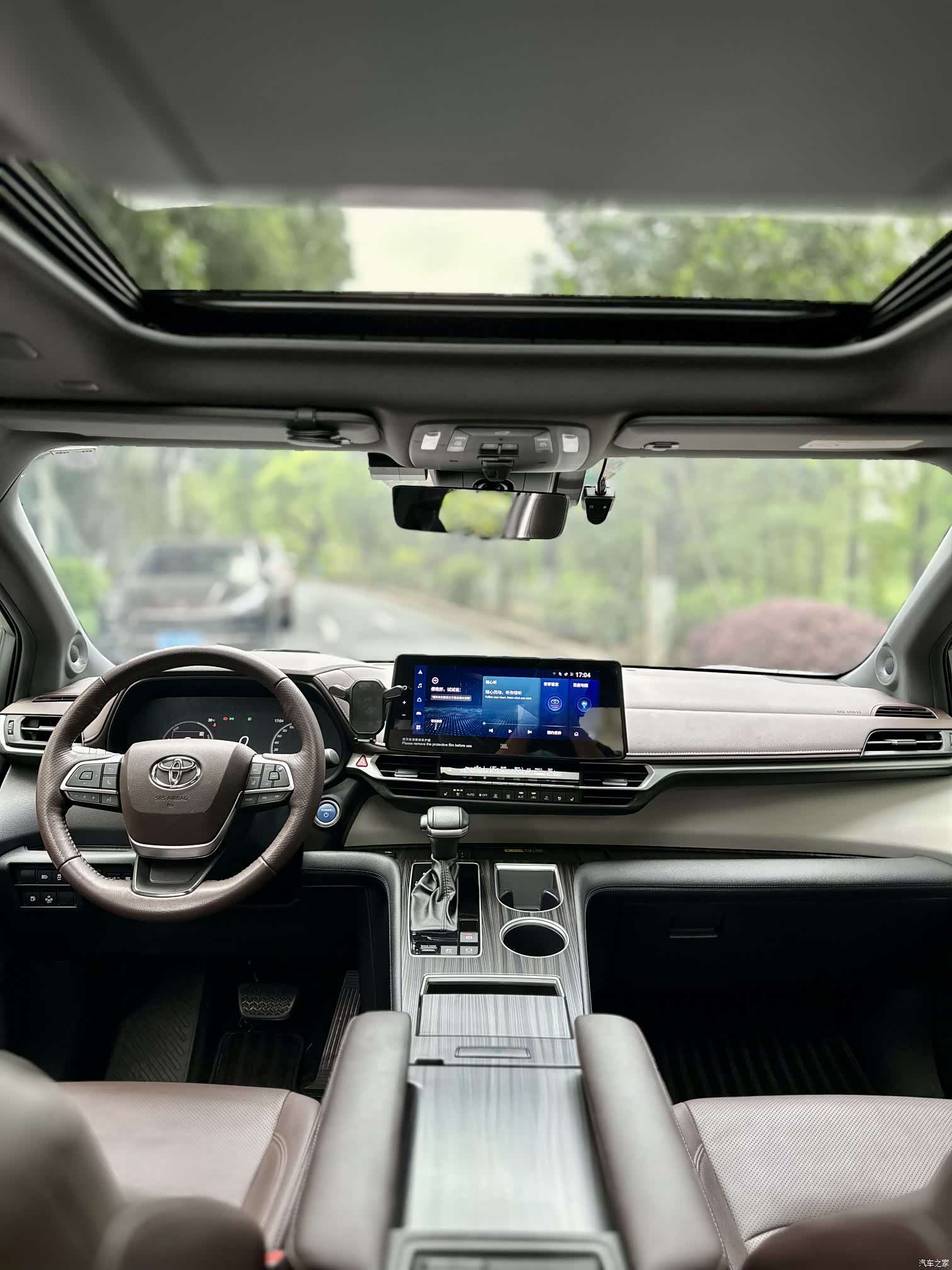 Toyota Granvia, 2023 19