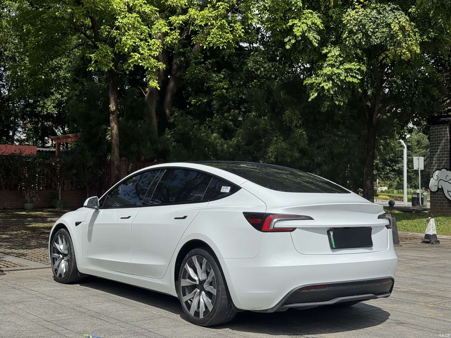 Tesla Model 3, 2025 6