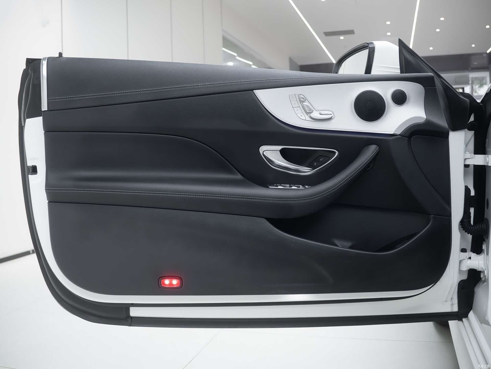 Mercedes-Benz E-Class, 2023 12