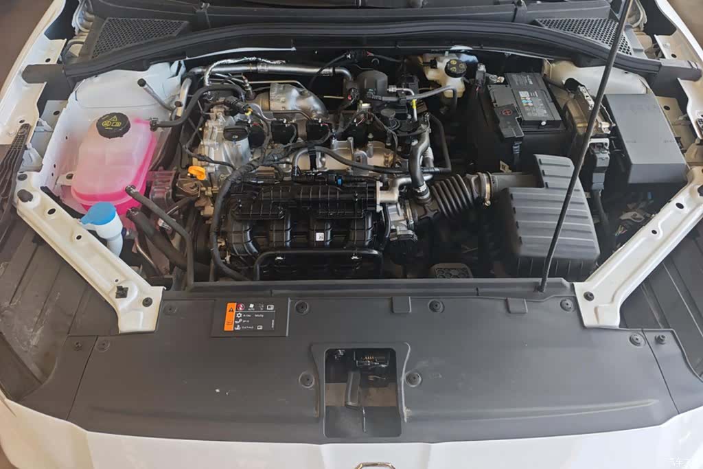 MG MG5, 2026 10