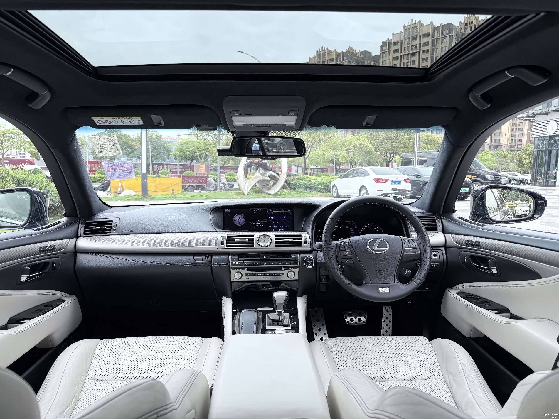 Lexus LS, 2013 9