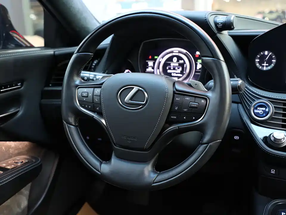Lexus LS