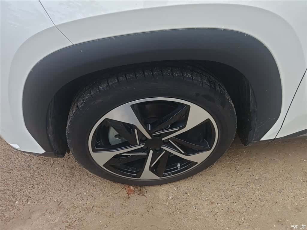 Geely Galaxy L7, 2023 25