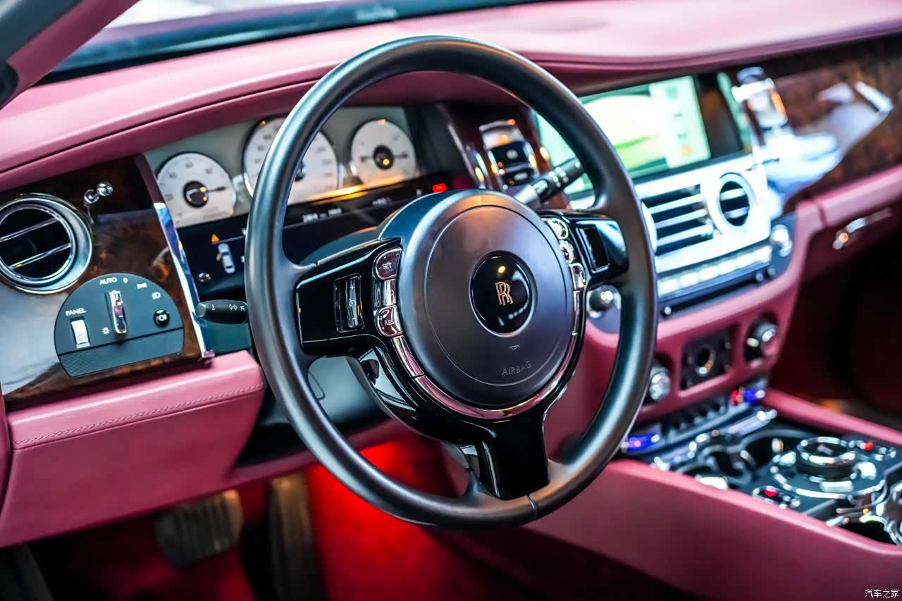 Rolls-Royce Ghost, 2017 все фото