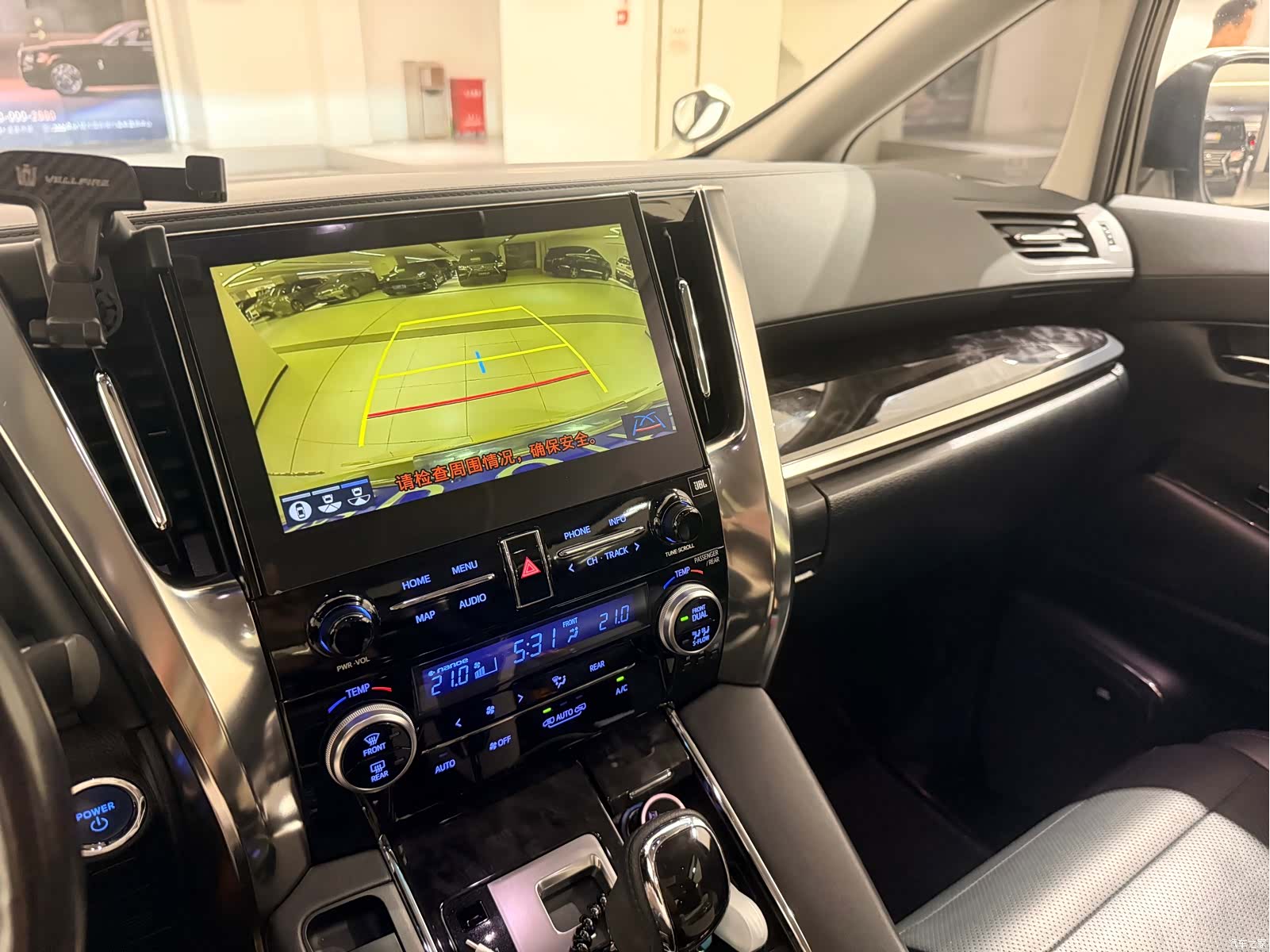 Toyota Vellfire, 2021 9