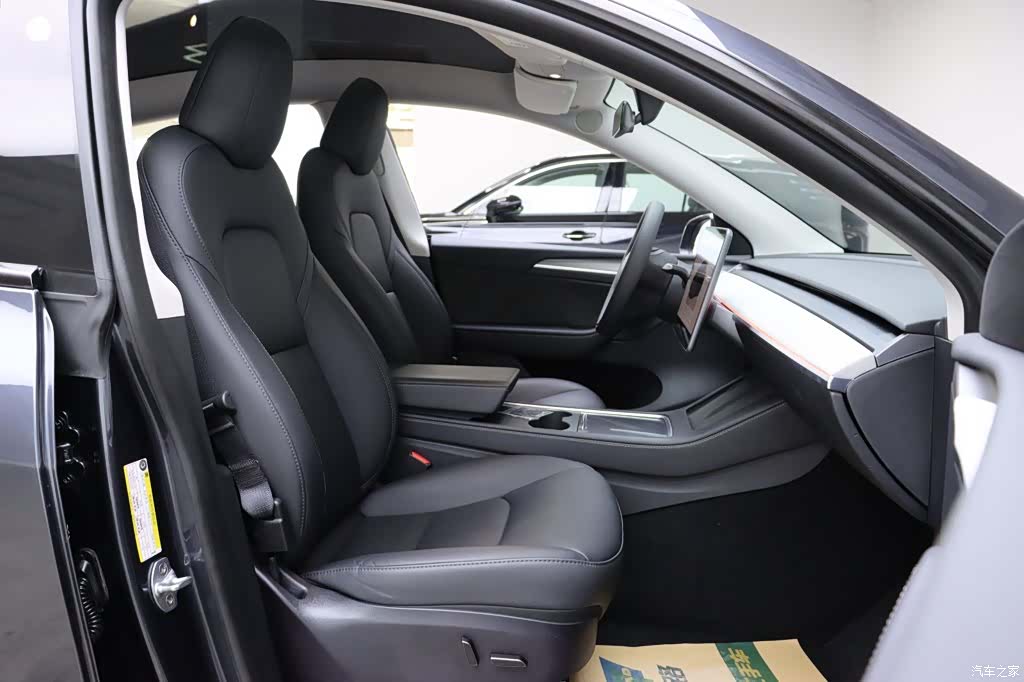 Tesla Model Y, 2024 19