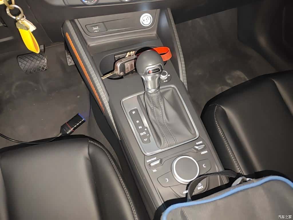 Audi Q2L, 2019 14