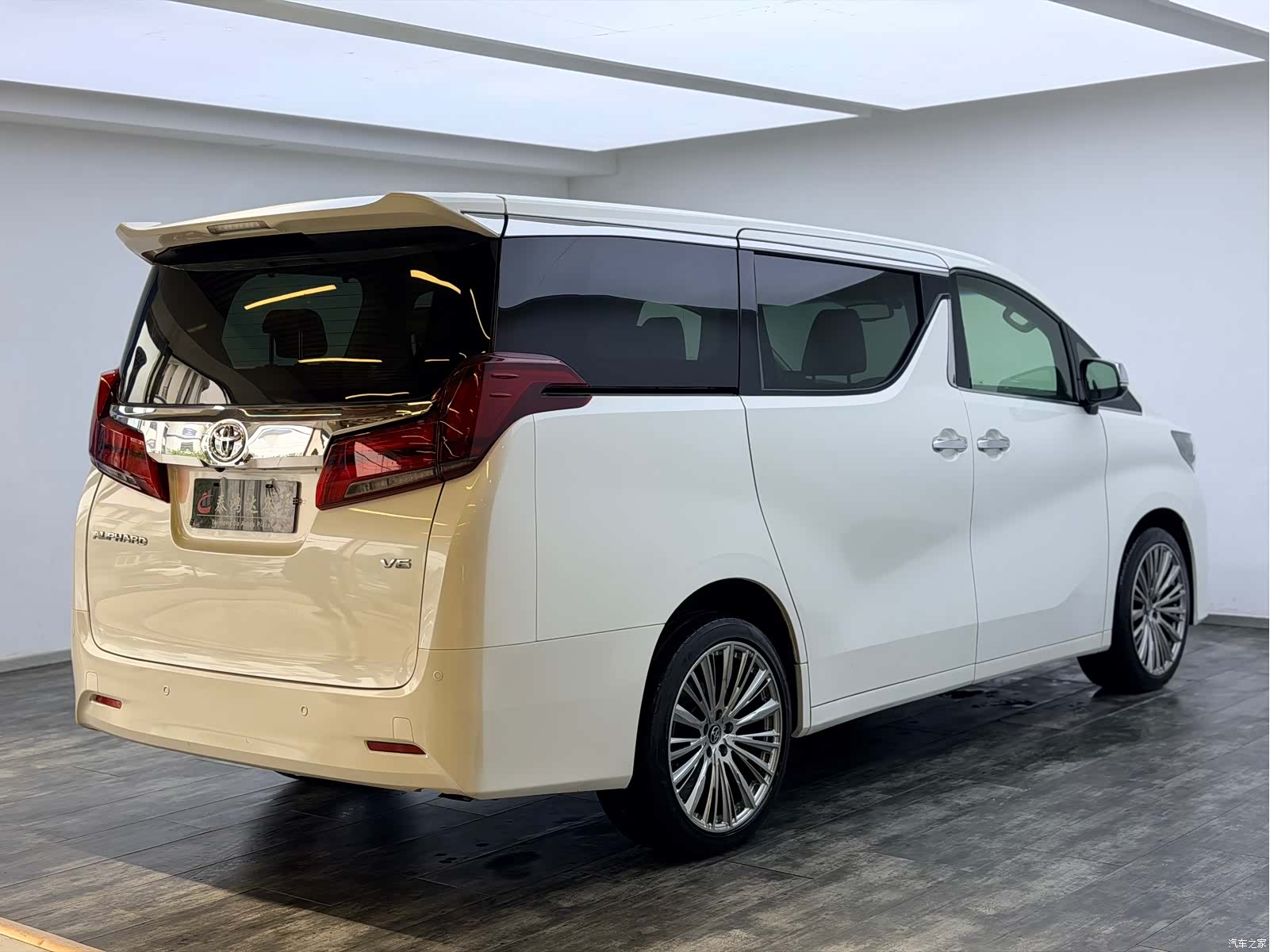 Toyota Alphard, 2018 все фото