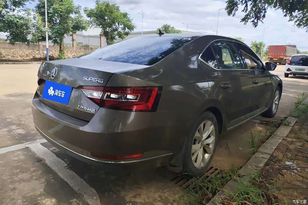 Skoda Superb, 2018 3