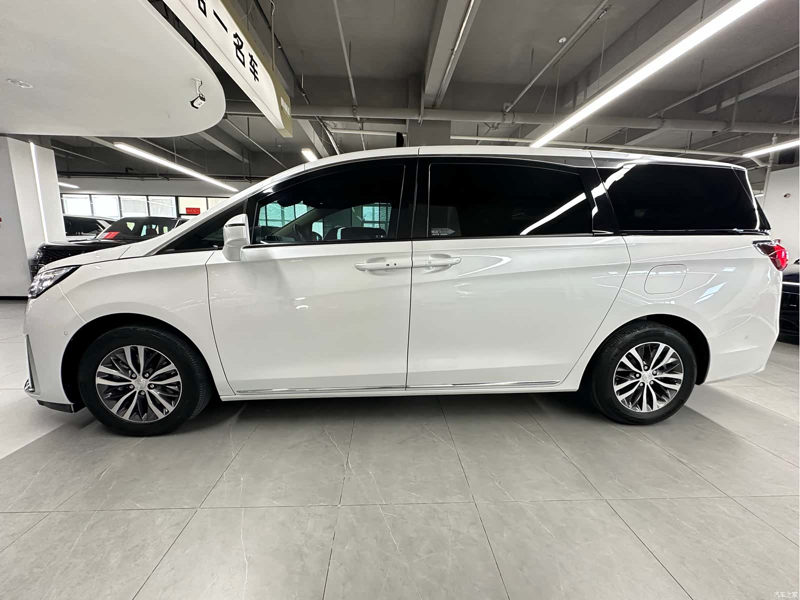 Buick GL8, 2023 3