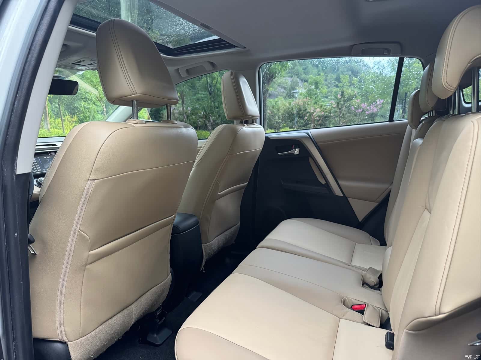 Toyota RAV4, 2015 8
